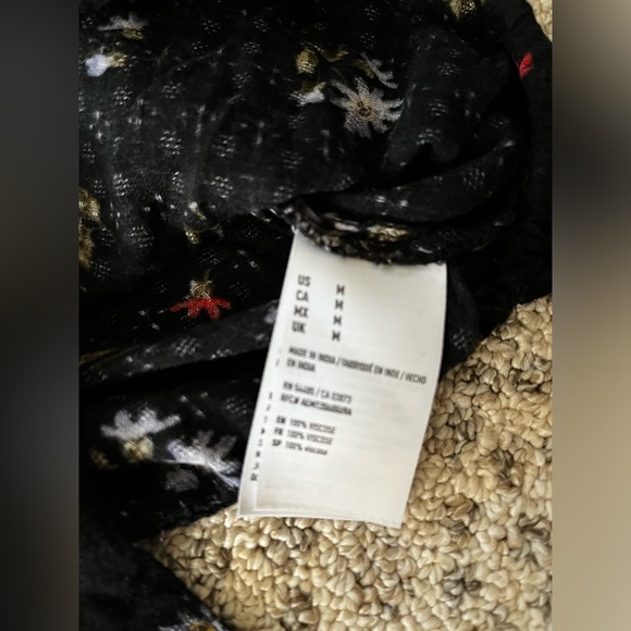 American Eagle Black Flowered Blouse - Picture 6 of 6